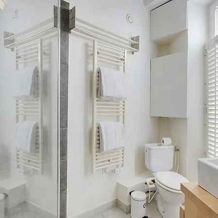 Spacious 2br 4p - Republique