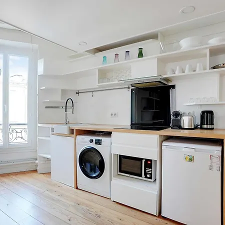 Spacious 2br 4p - Republique