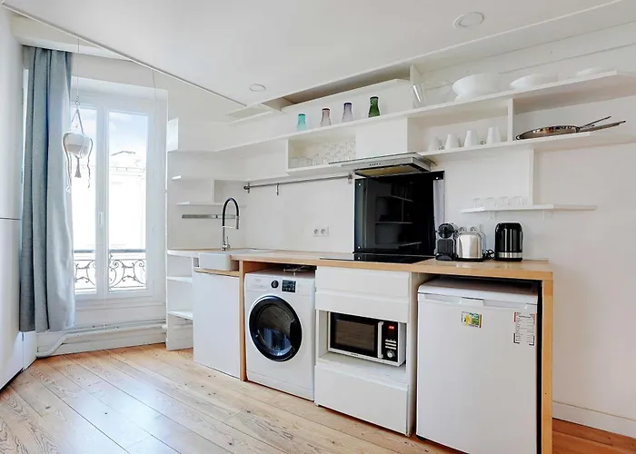 Spacious 2br 4p - Republique